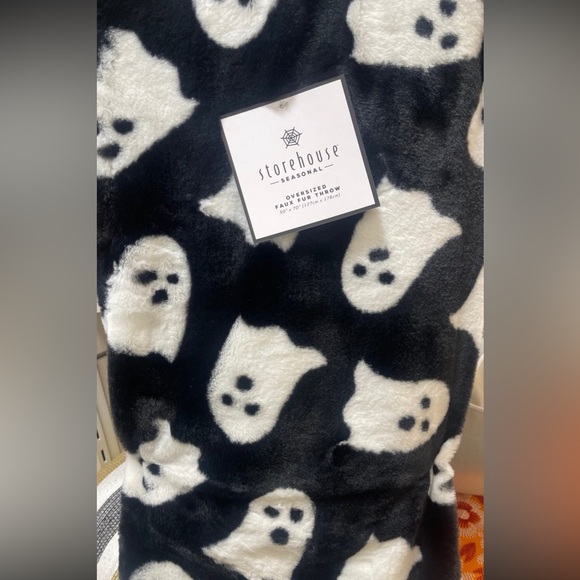 HTF faux fur ghost Blanket - Picture 7 of 11